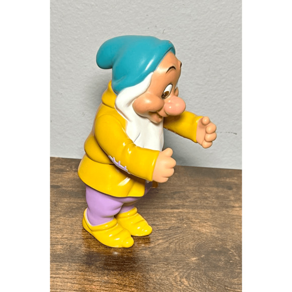 Vintage 1992 Disney Snow White & 7 Dwarfs Bashful Vinyl Figure 6” - Picture 4 of 9